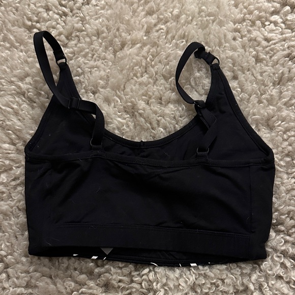 Gymshark Black Logo Sports Bra - Picture 2 of 3